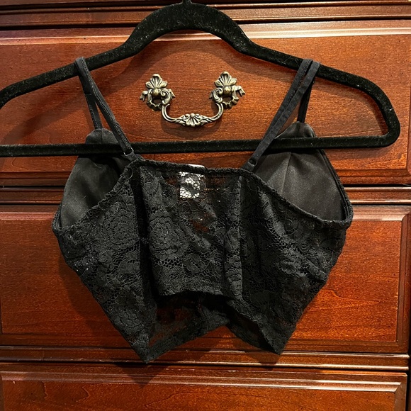 Cropped Lace Top - Picture 2 of 3